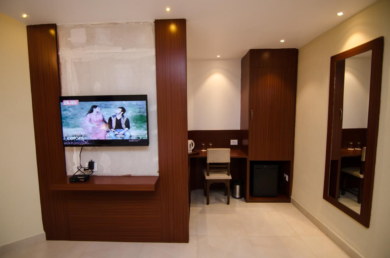 Hotel Aura Kolkata