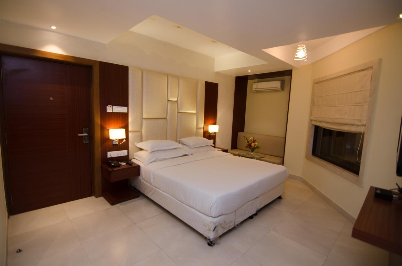 Aura Kolkata