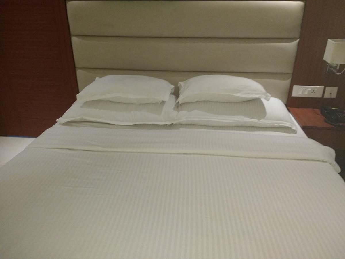 Aura Hotel 2*