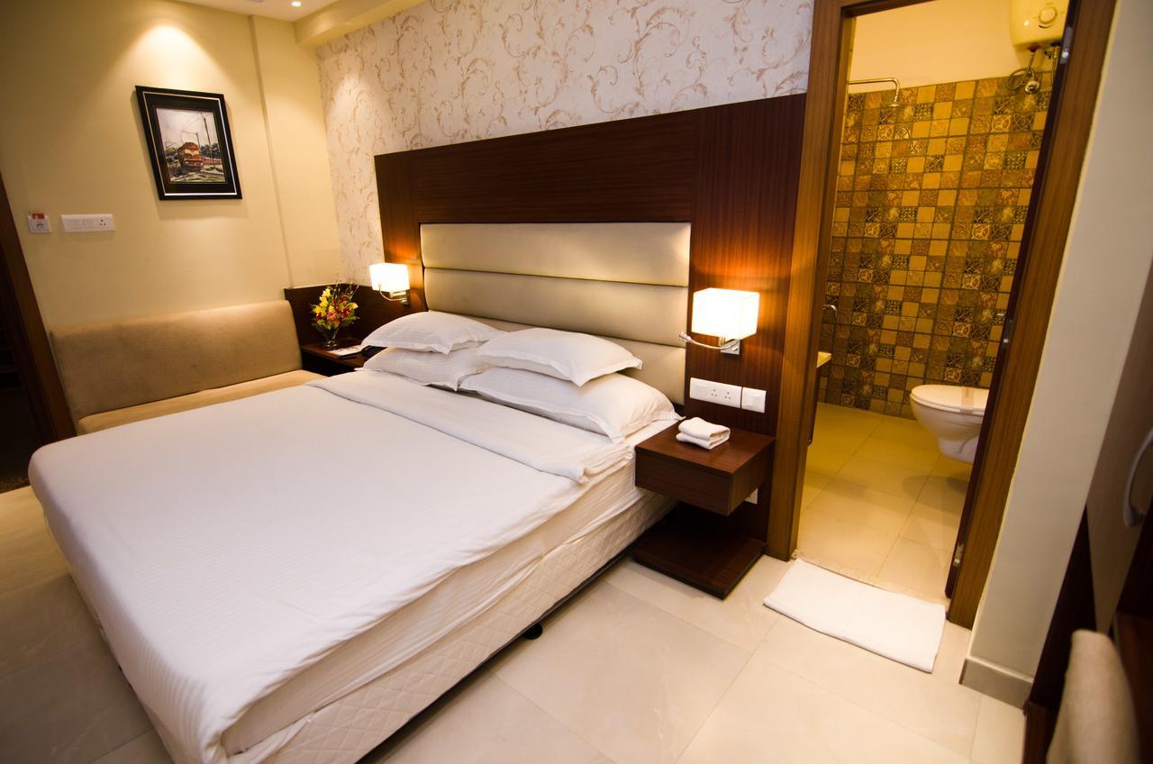 Aura Kolkata