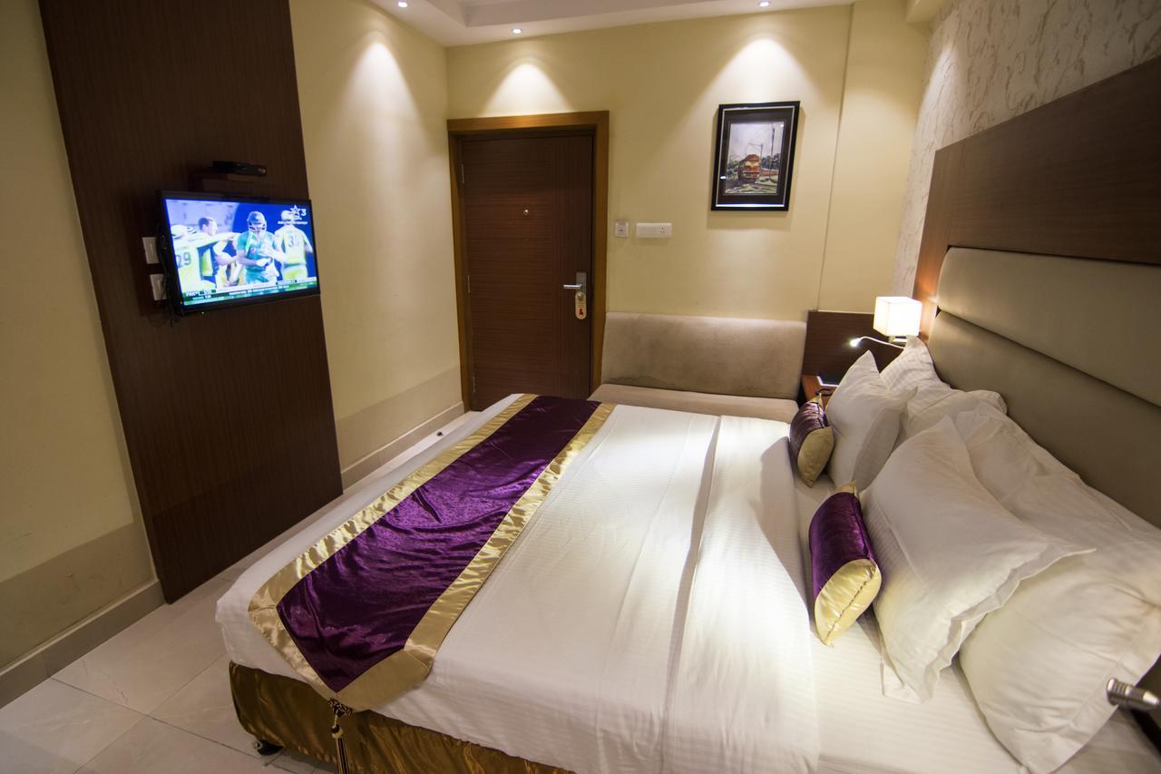Hotel Aura Kolkata